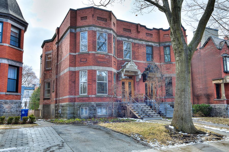 4474 De Maisonneuve, sold